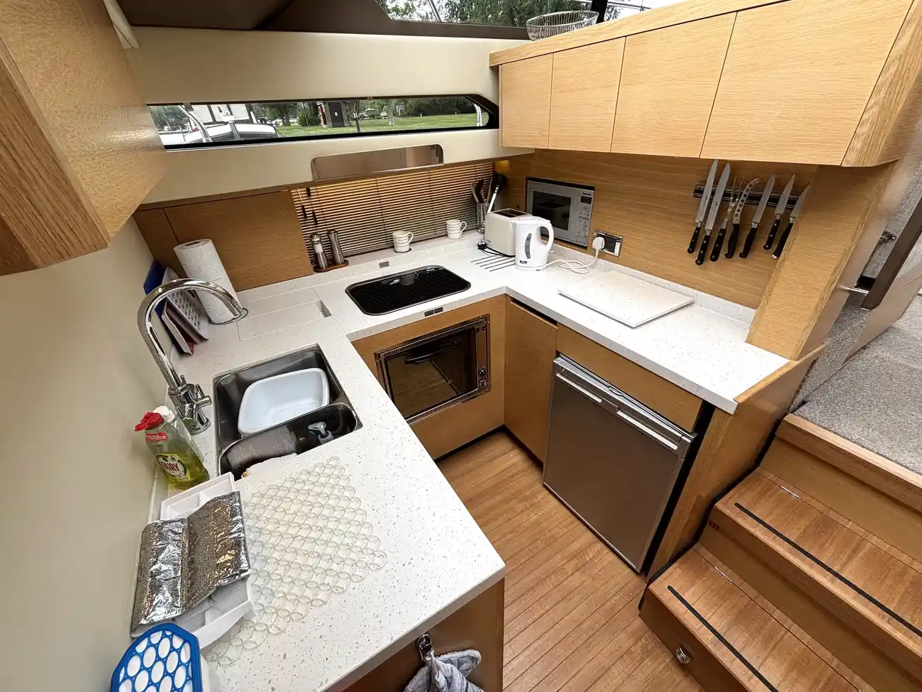 2017 Broom 35 Coupe image 28