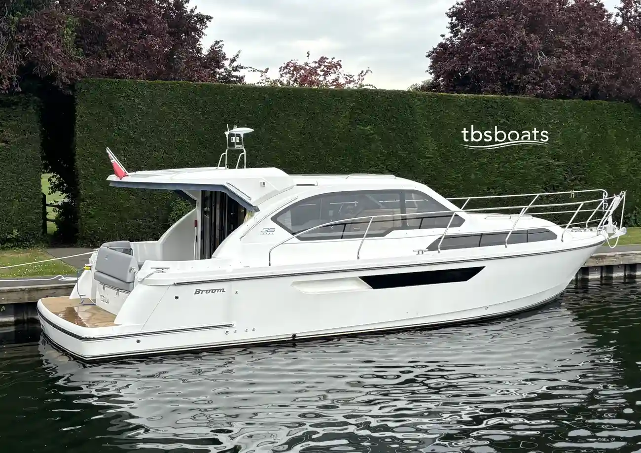 2017 Broom 35 Coupe