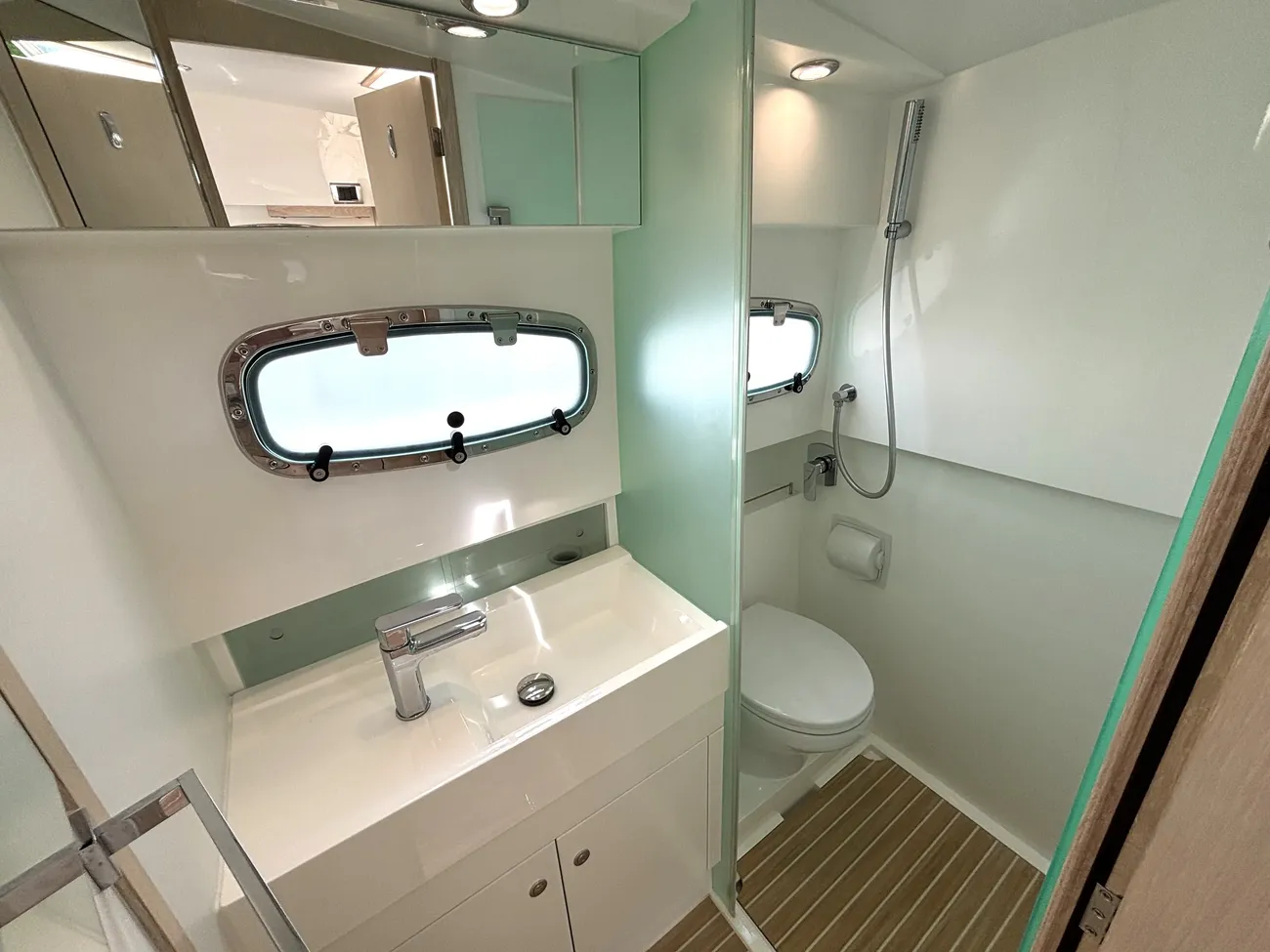 2016 Offshore 27 image 24
