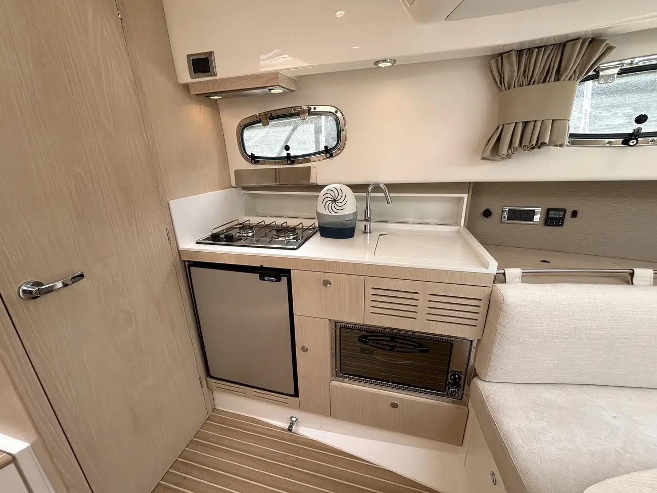2016 Offshore 27 image 21
