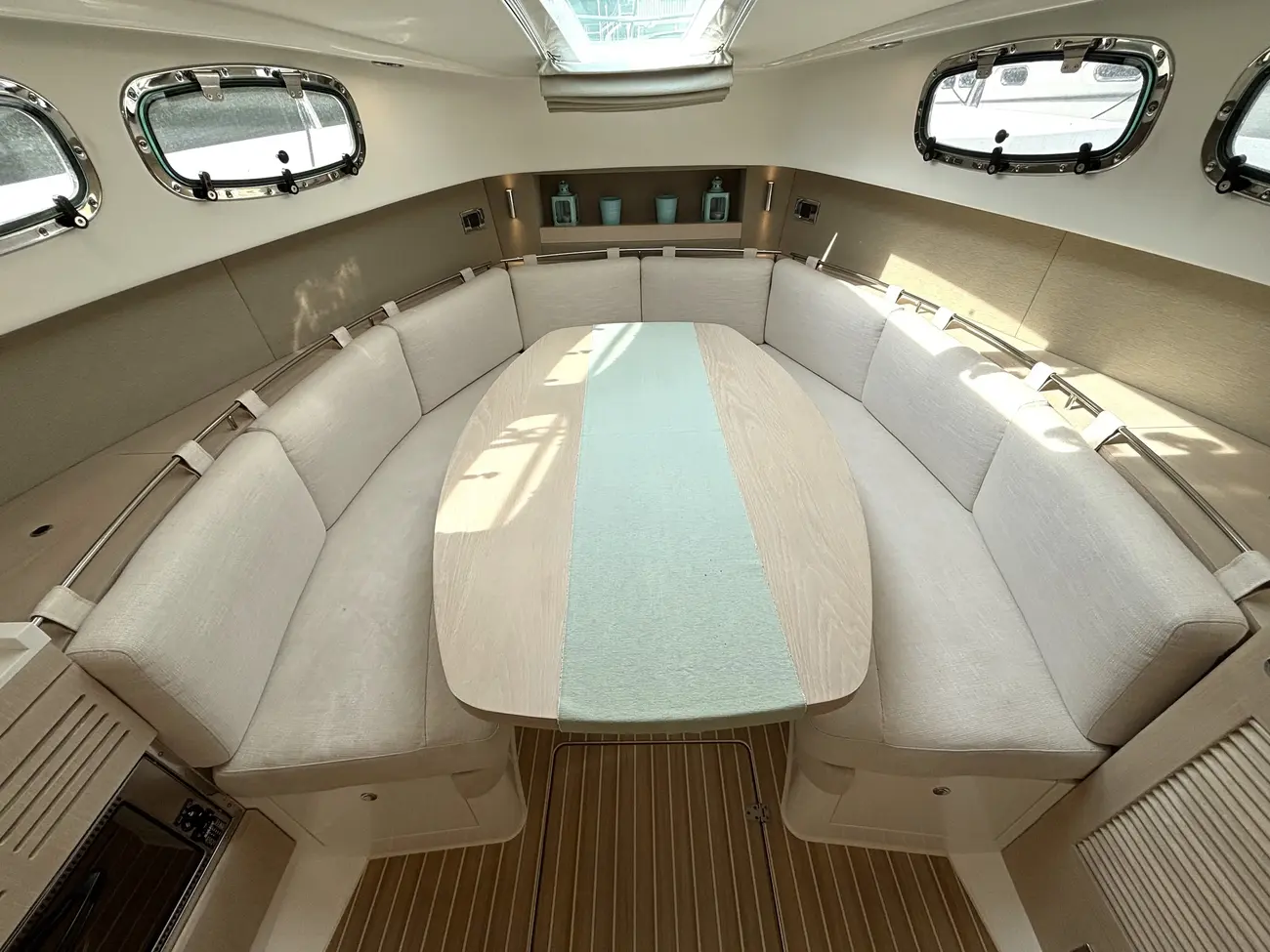 2016 Offshore 27 image 19