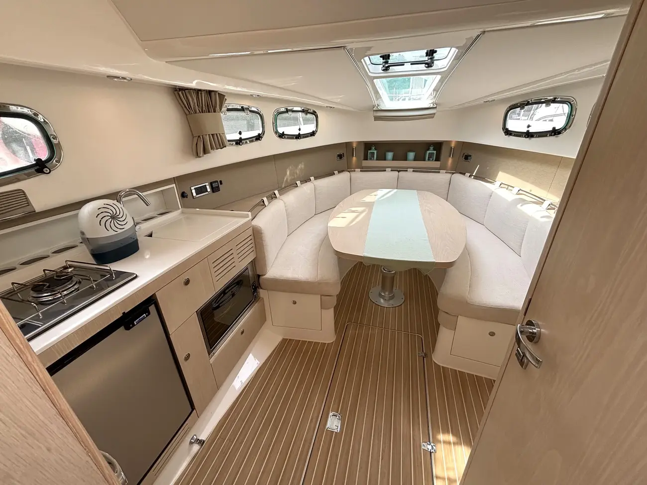2016 Offshore 27 image 18