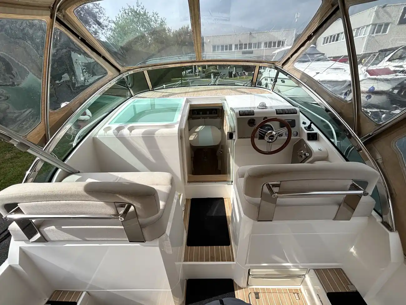 2016 Offshore 27 image 12