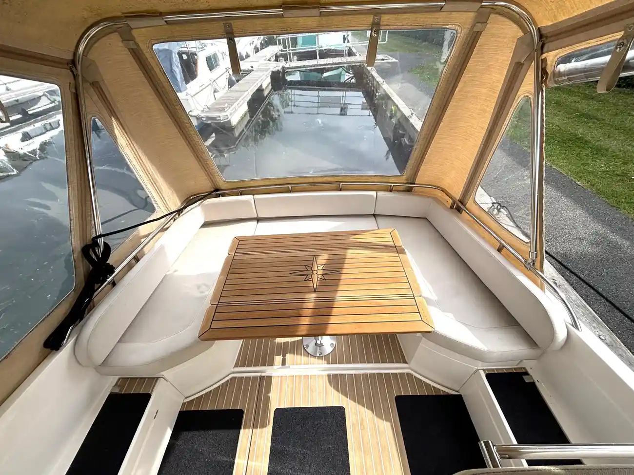 2016 Offshore 27 image 13