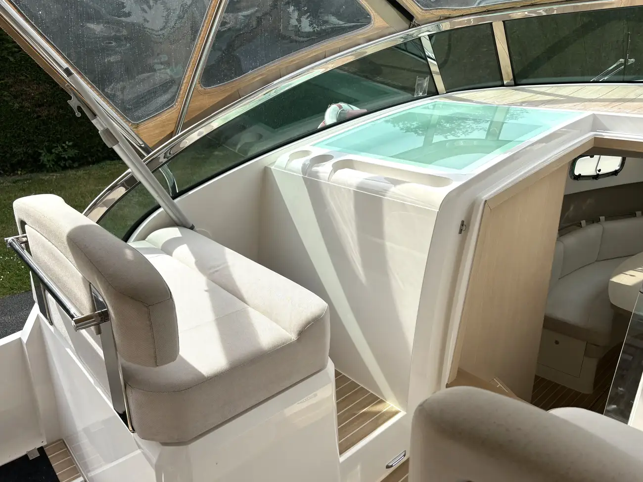 2016 Offshore 27 image 16