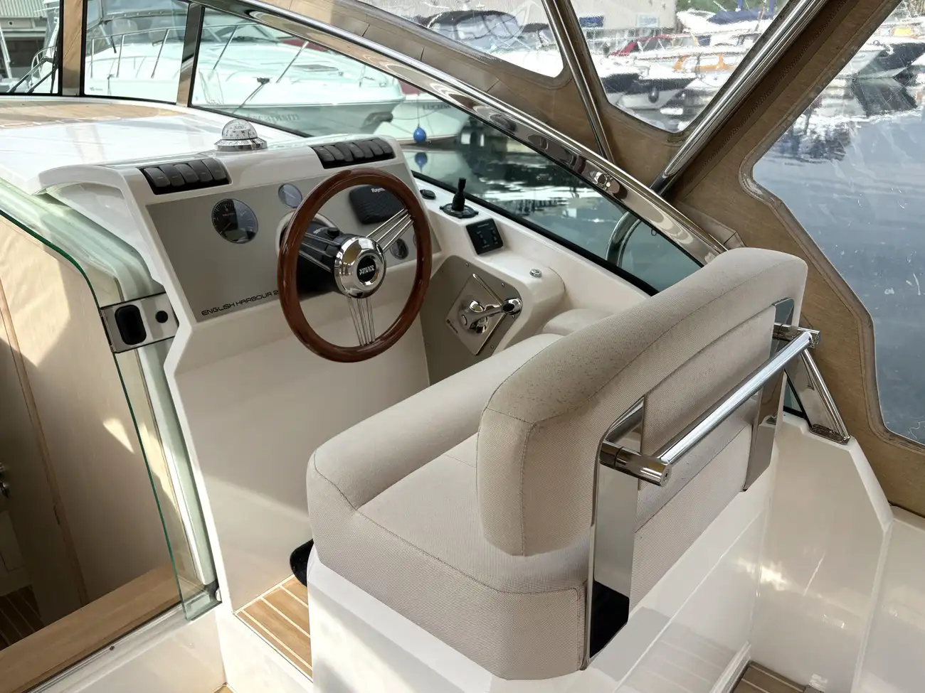 2016 Offshore 27 image 14