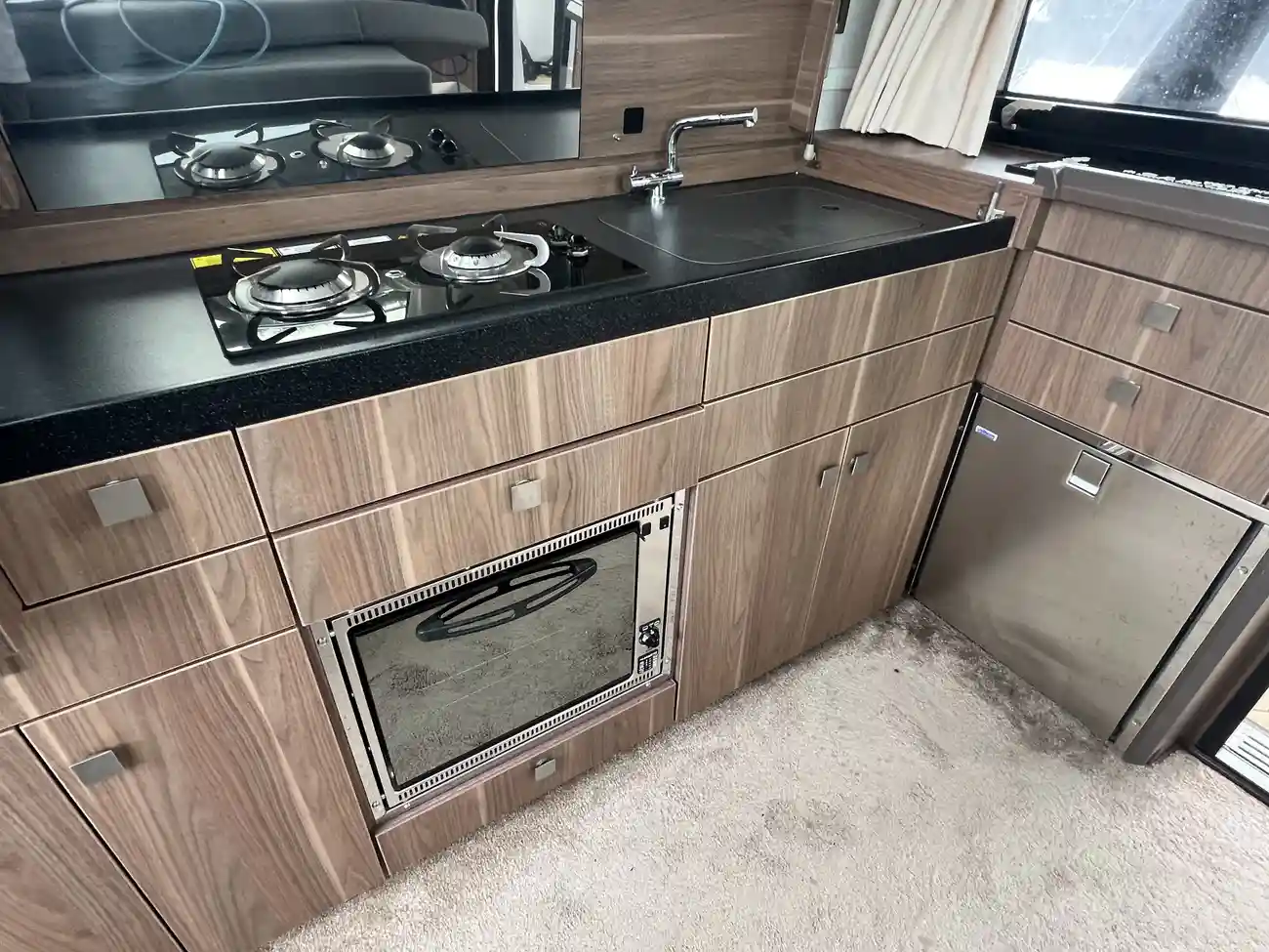 2017 Sealine C330 image 7