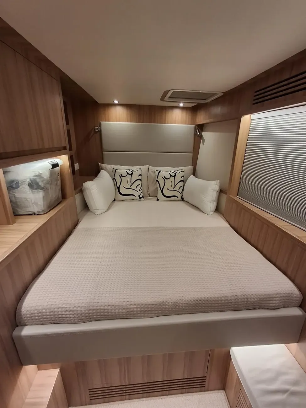 https://www.rightboat.com/boat_images/image_31029816/compressed_7c241c9a1da3410082b688b3569409bb7d6edc69c8d94a358d7976bd62cc70a5.webp photo 13
