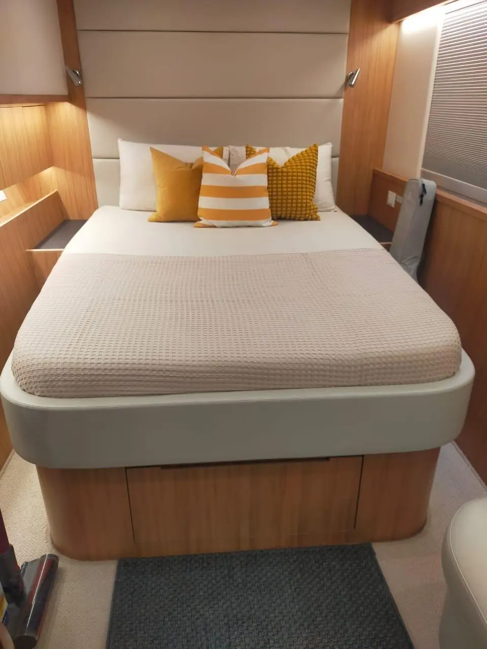 https://www.rightboat.com/boat_images/image_31029817/compressed_55d1f4054a7b44cda6eb8b9c680a8adb4516197fd9bd4c958205c853b435aee8.webp photo 14