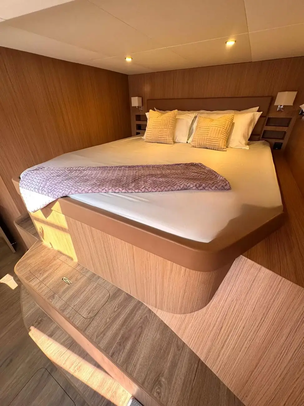 https://www.rightboat.com/boat_images/image_31029828/compressed_e94f2c1a63004b358371cee178a26e8535545378746f495eaa109f3759a65d41.webp photo 23