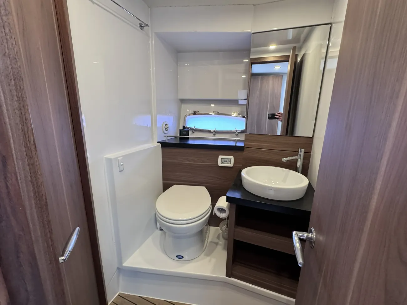 2015 Sealine S450 image 38