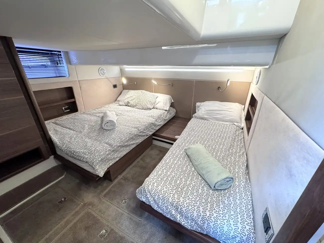 2015 Sealine S450 image 3
