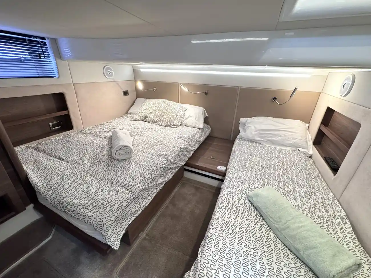 2015 Sealine S450 image 4