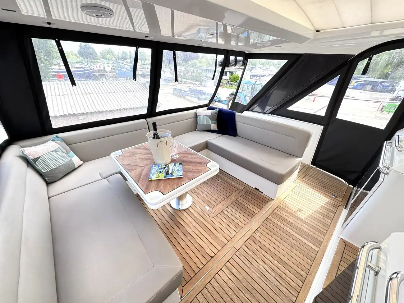 2015 Sealine S450 image 20