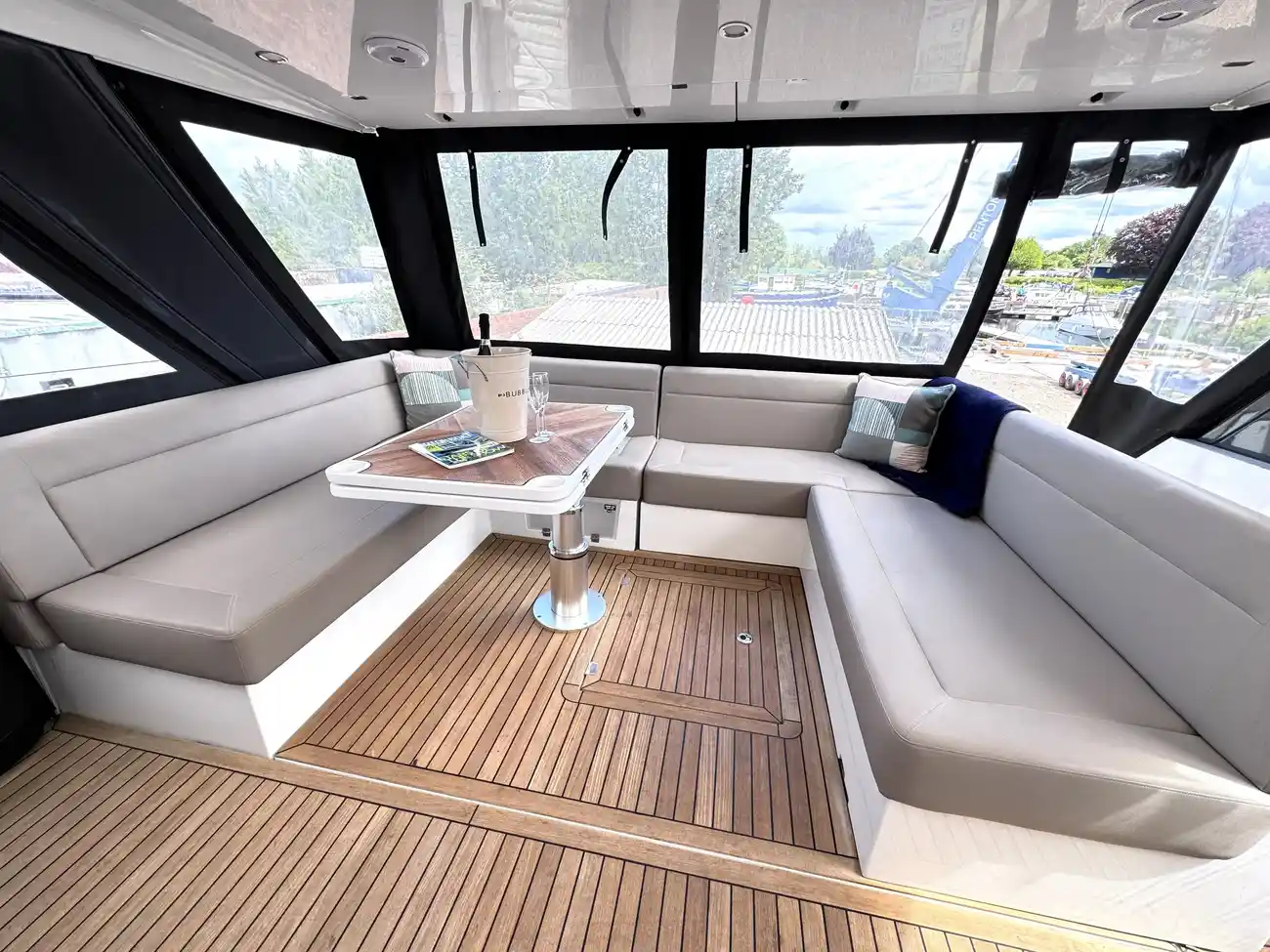 2015 Sealine S450 image 18