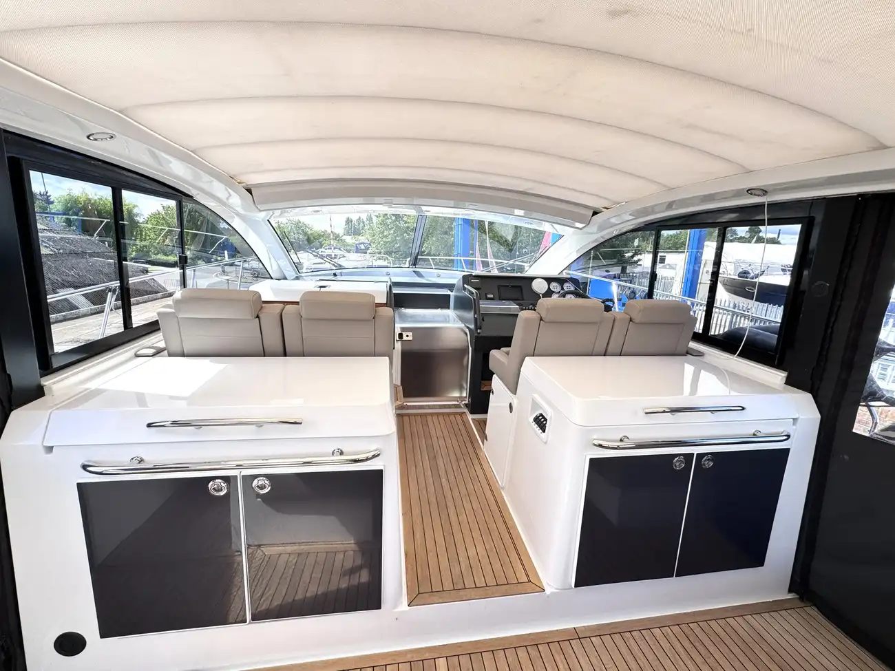 2015 Sealine S450 image 21