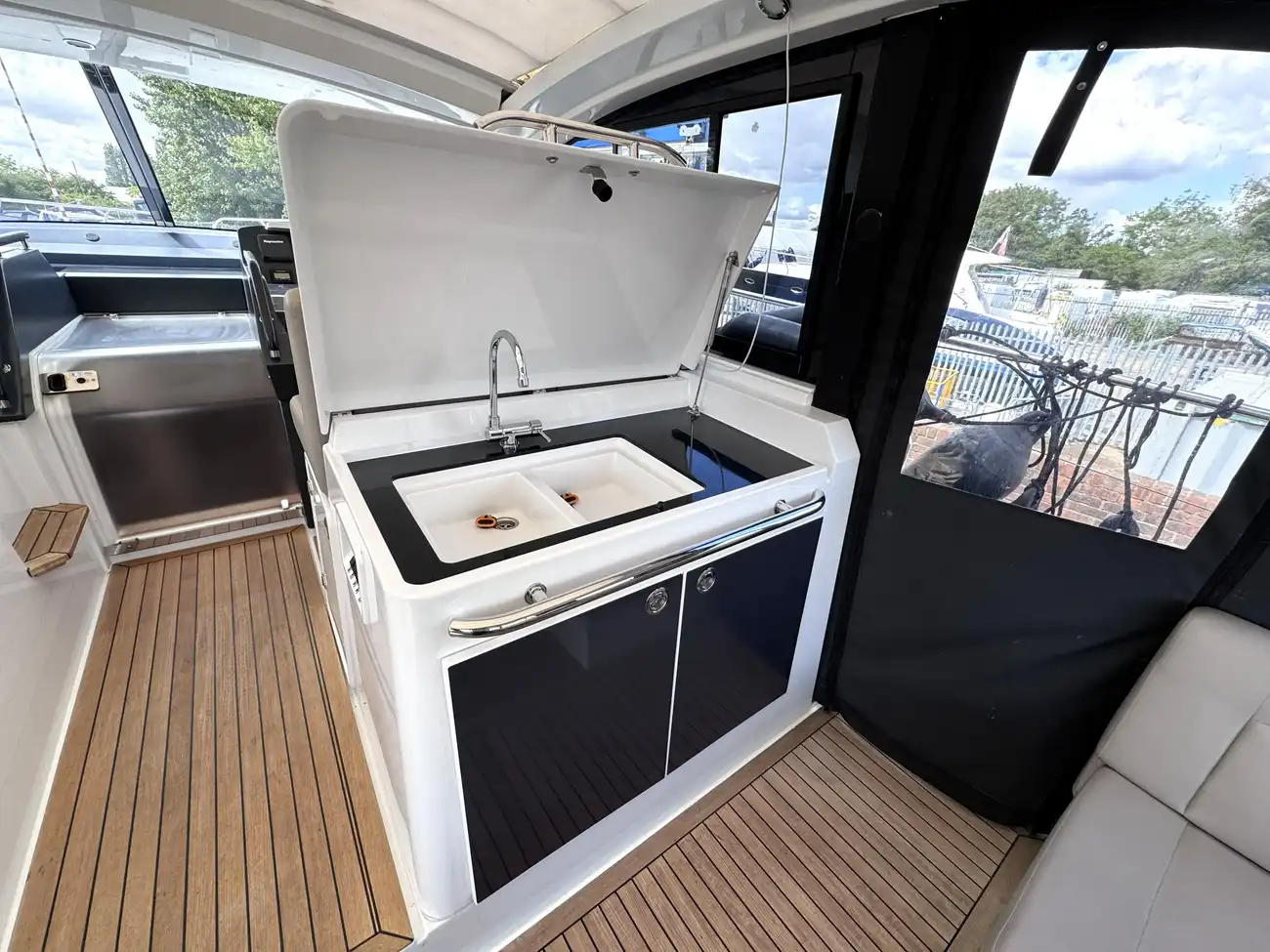 2015 Sealine S450 image 22