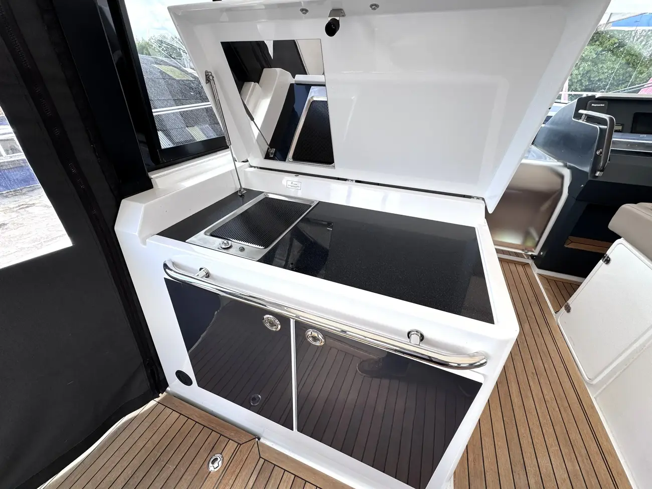 2015 Sealine S450 image 25