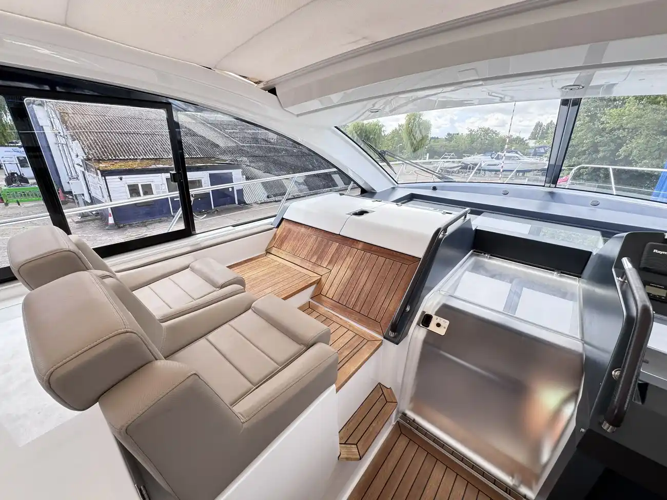 2015 Sealine S450 image 26