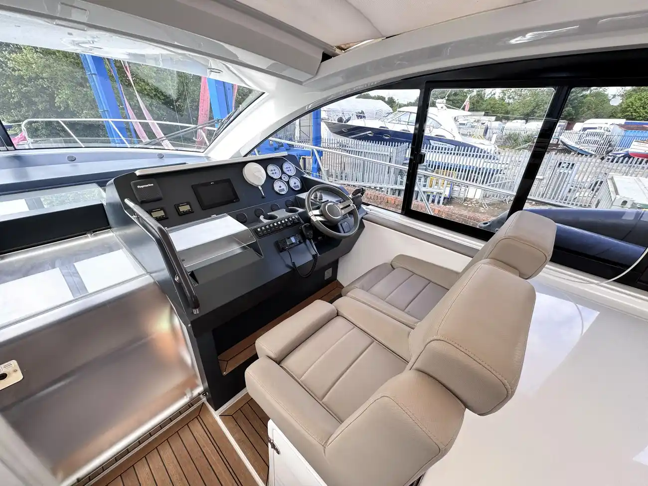 2015 Sealine S450 image 27