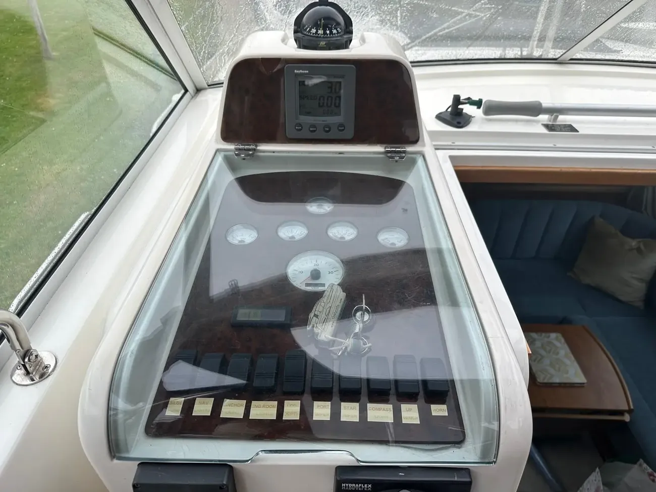 HAINES 320 AFT CABIN 2003
