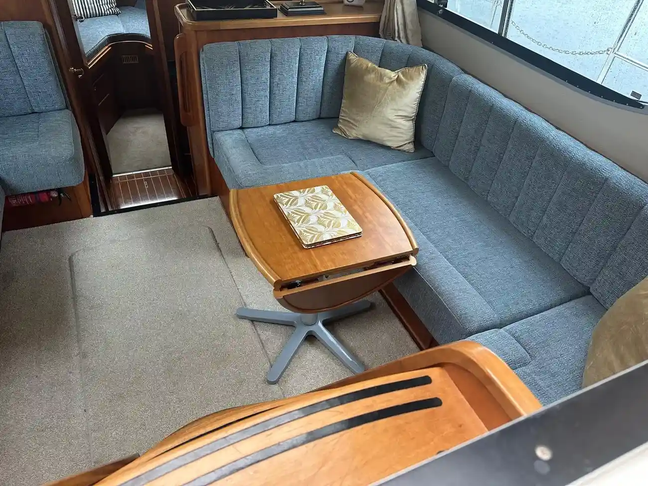 HAINES 320 AFT CABIN 2003