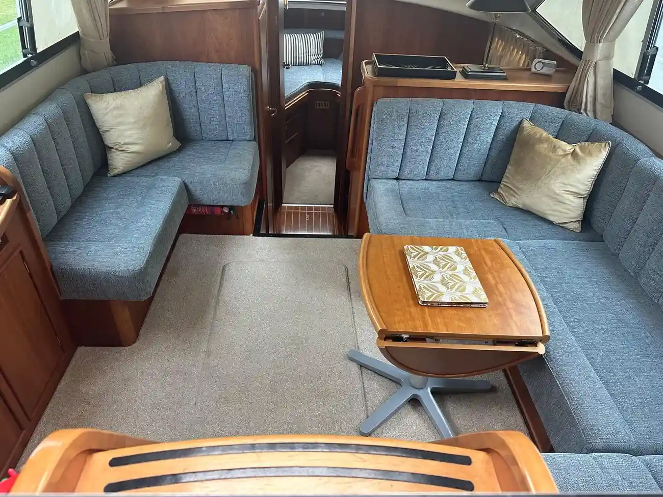 HAINES 320 AFT CABIN 2003