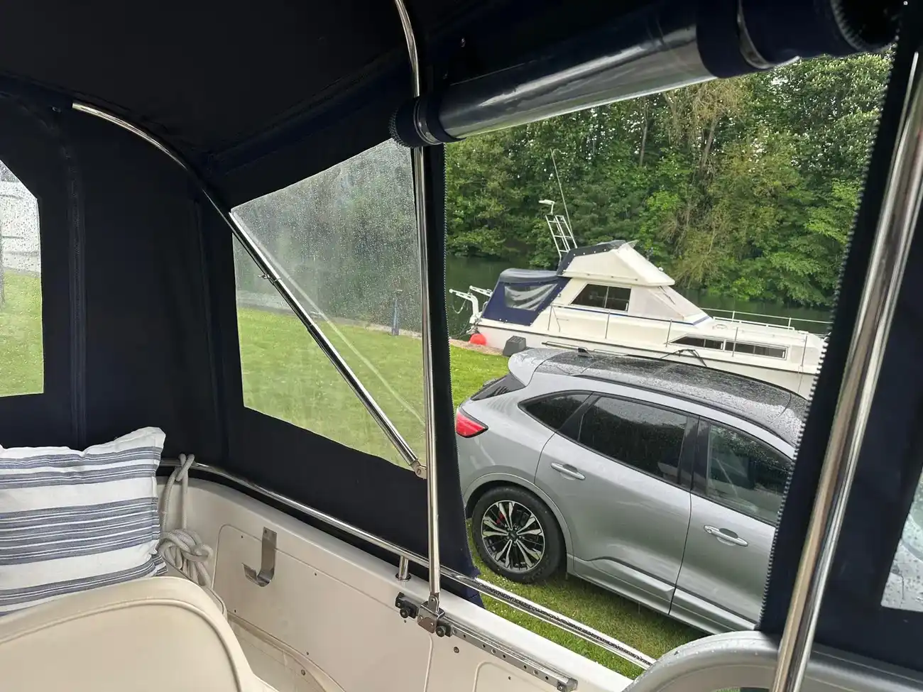 HAINES 320 AFT CABIN 2003