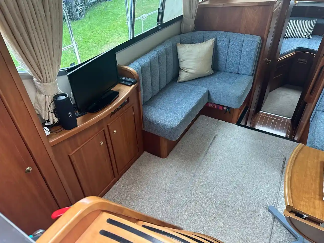HAINES 320 AFT CABIN 2003