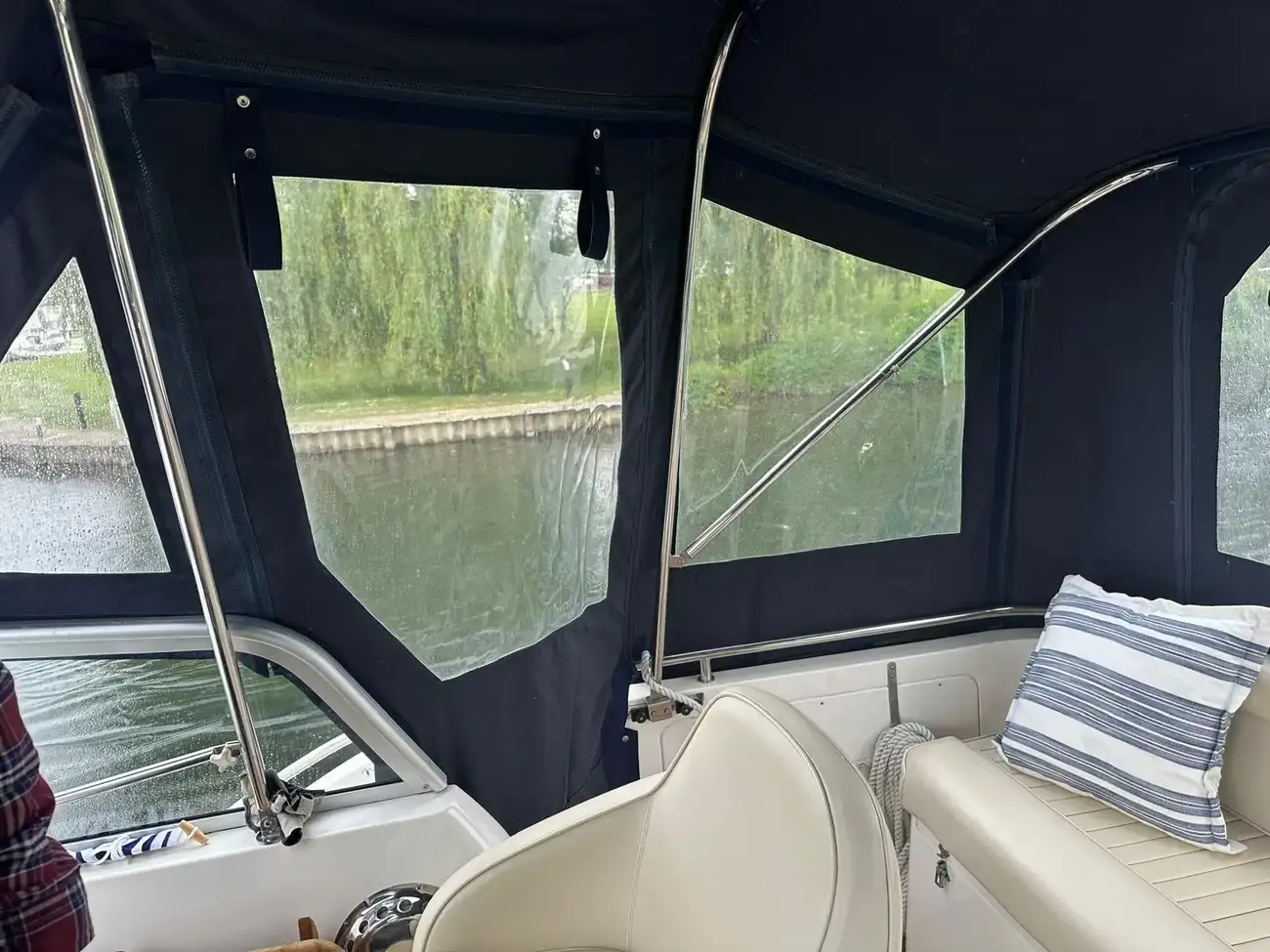 HAINES 320 AFT CABIN 2003