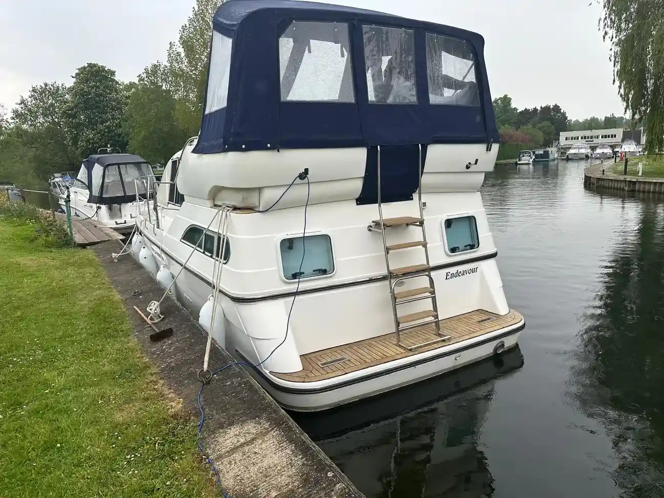 HAINES 320 AFT CABIN 2003