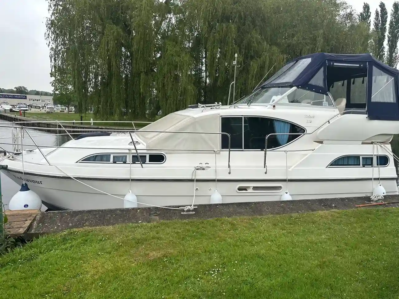HAINES 320 AFT CABIN 2003