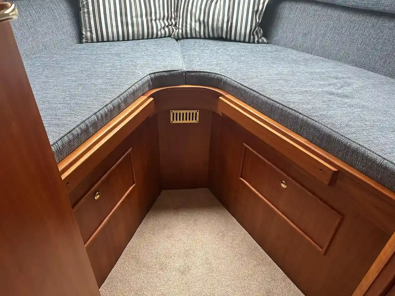 HAINES 320 AFT CABIN 2003
