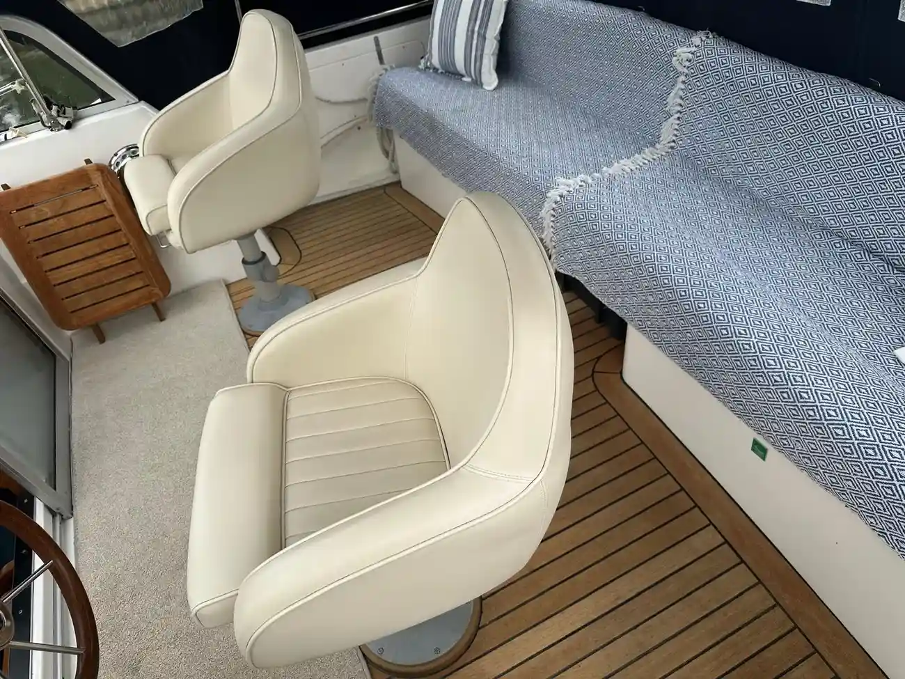 HAINES 320 AFT CABIN 2003