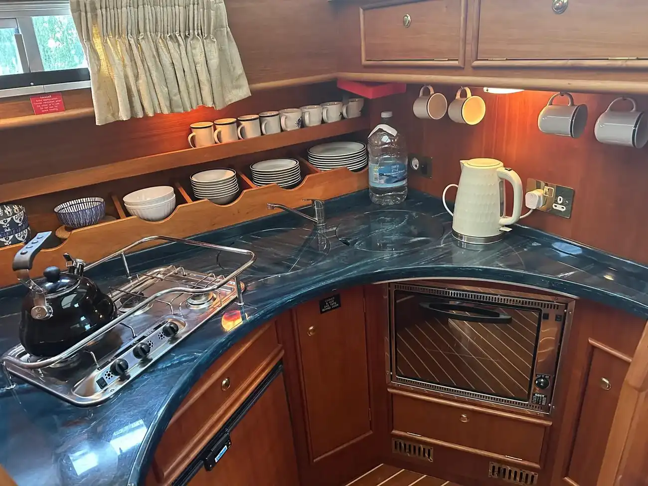 HAINES 320 AFT CABIN 2003
