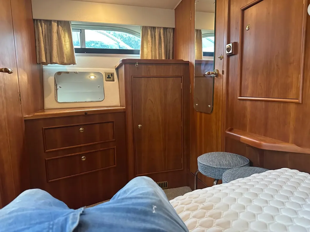 HAINES 320 AFT CABIN 2003