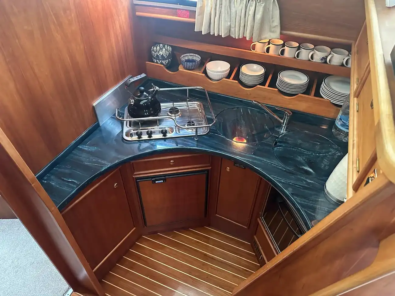 HAINES 320 AFT CABIN 2003