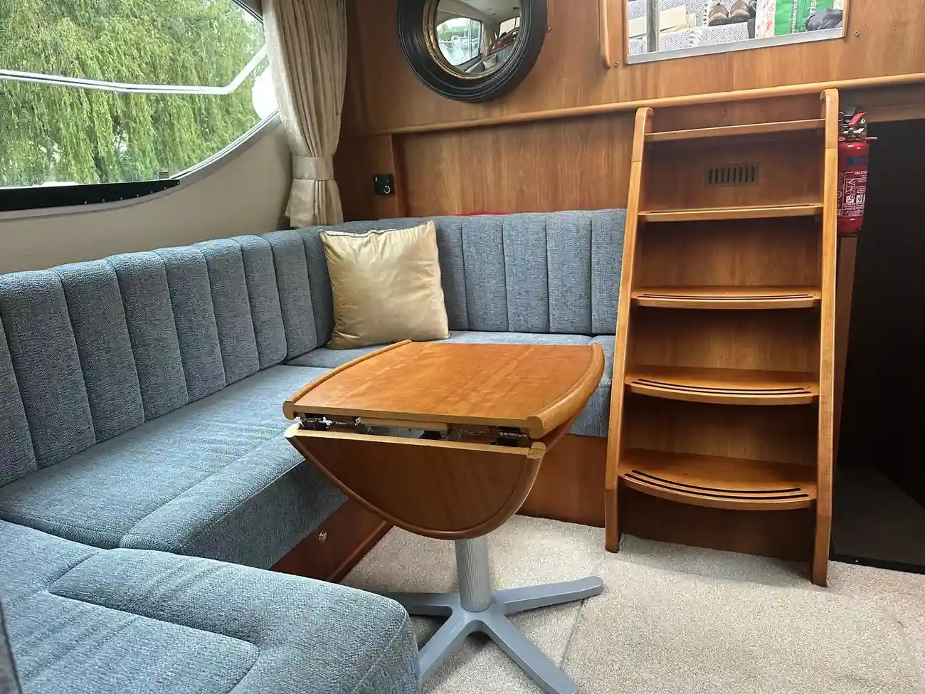 HAINES 320 AFT CABIN 2003