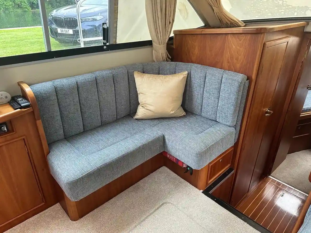 HAINES 320 AFT CABIN 2003