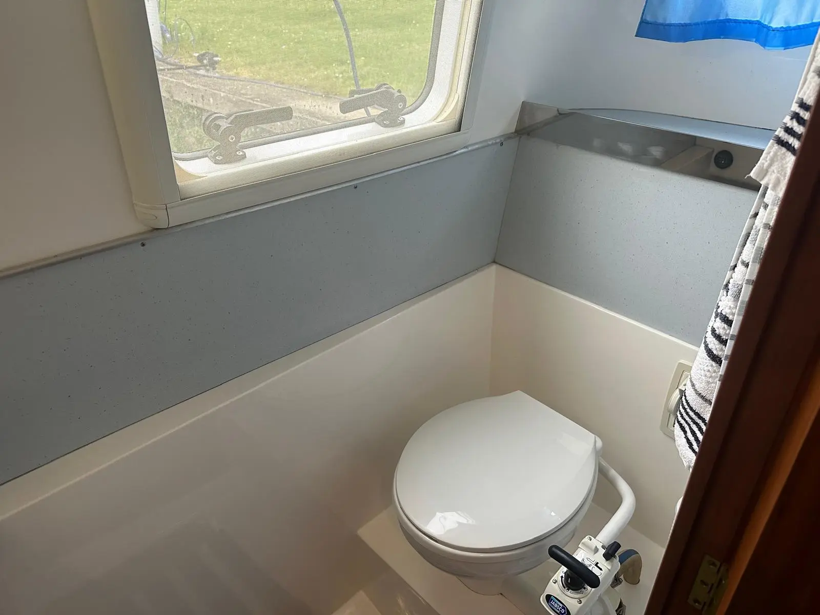 HAINES 320 AFT CABIN 2003