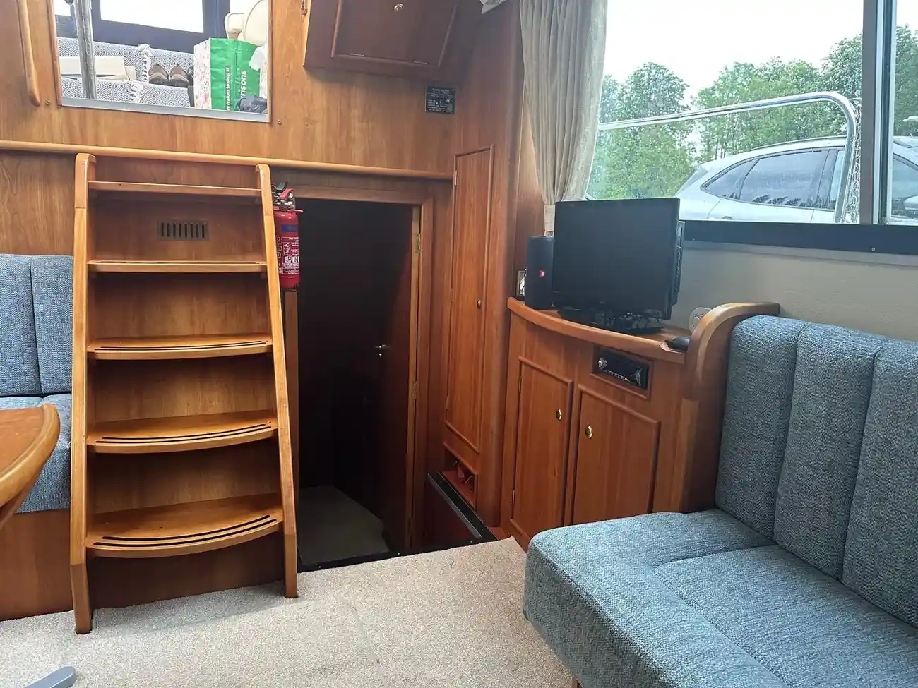 HAINES 320 AFT CABIN 2003