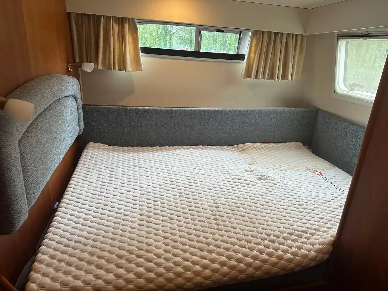 HAINES 320 AFT CABIN 2003