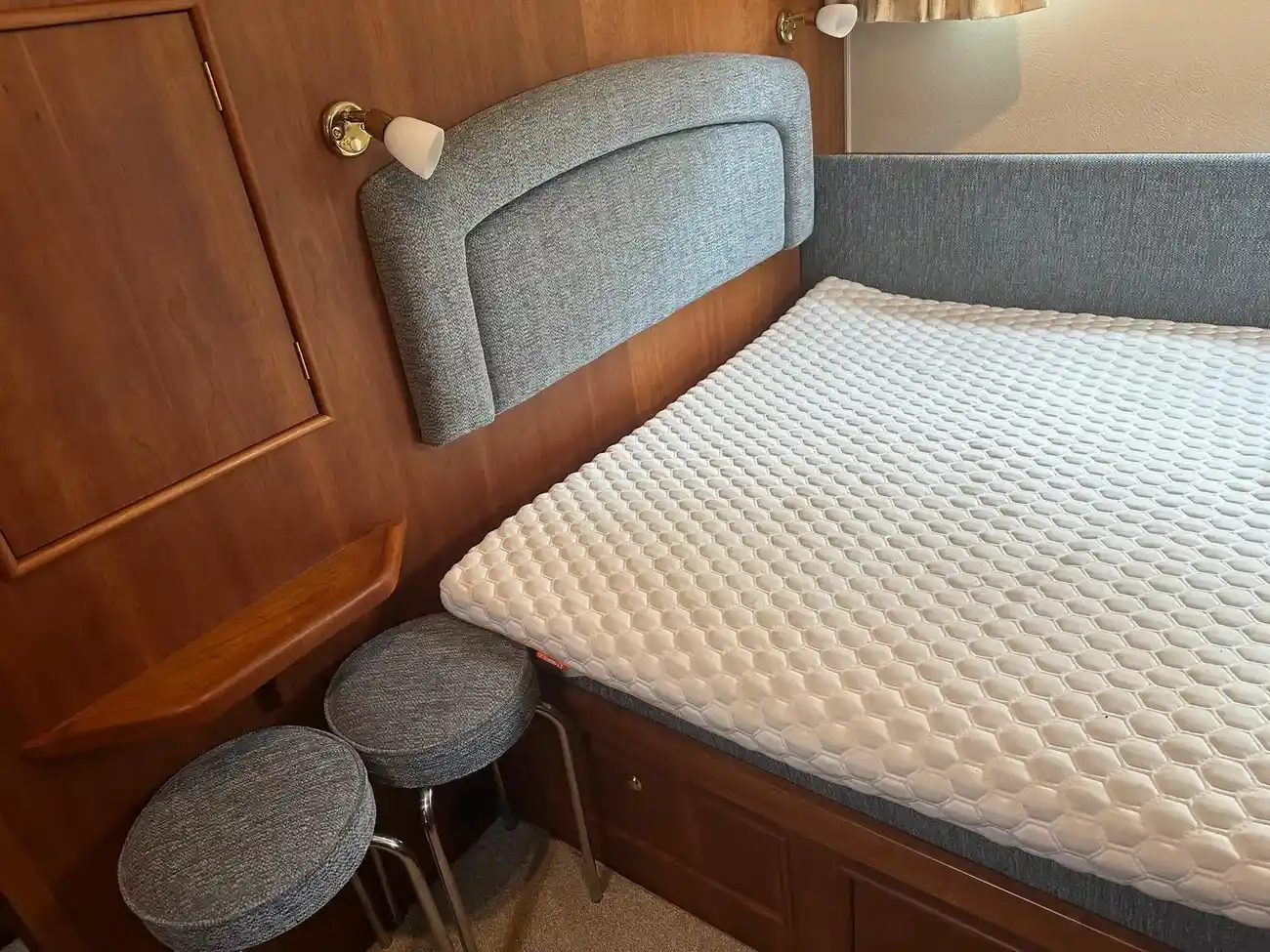 HAINES 320 AFT CABIN 2003