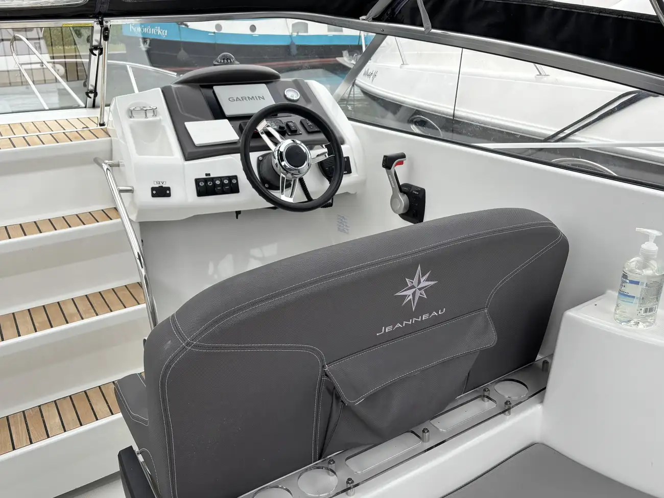 2018 Jeanneau Cap Camarat 7.5 DC image 3