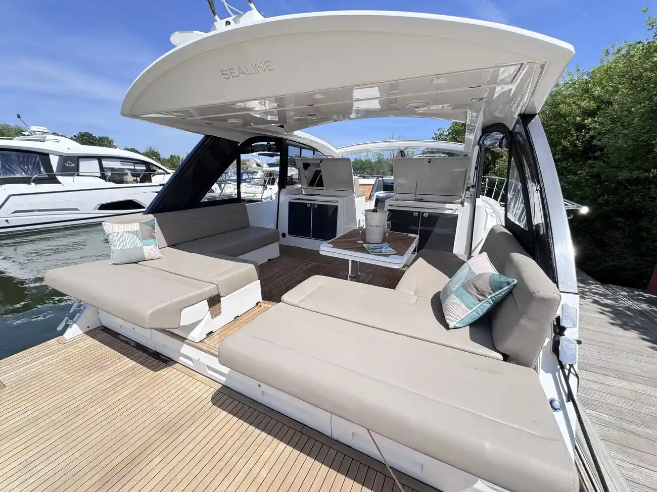 2015 Sealine S450 image 14