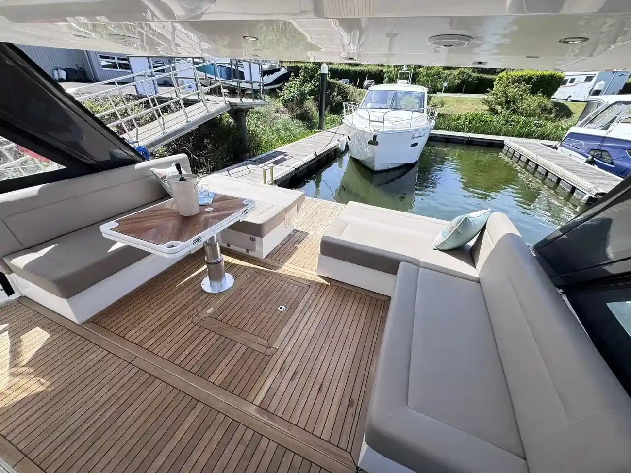 2015 Sealine S450 image 17