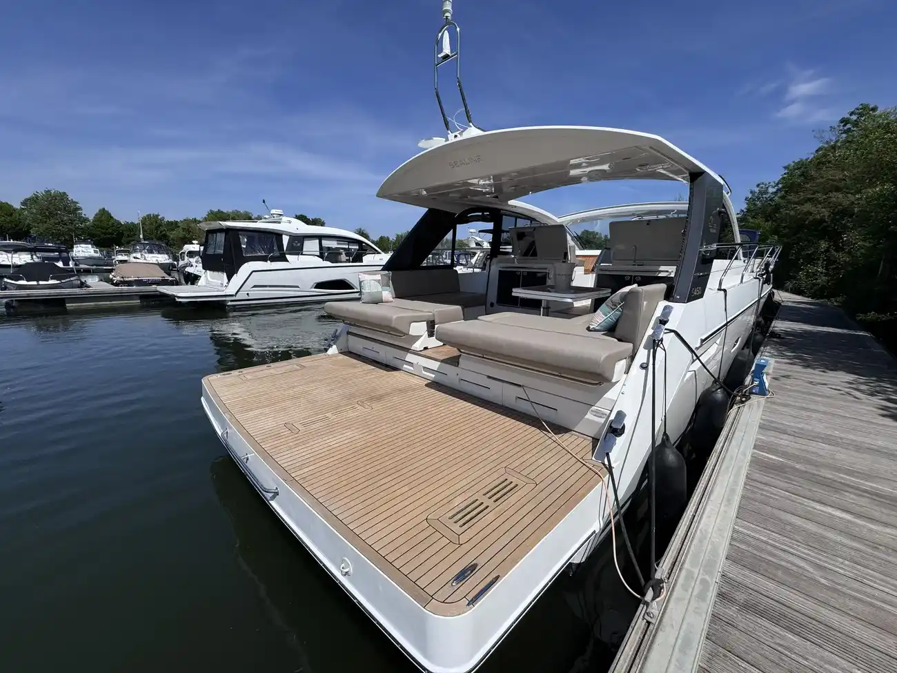 2015 Sealine S450 image 13