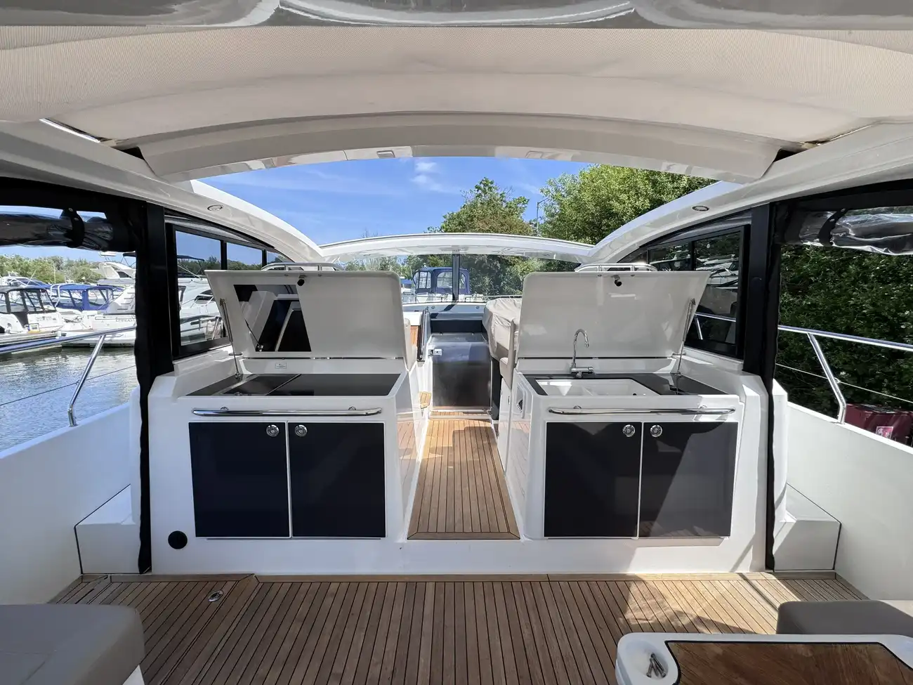 2015 Sealine S450 image 19