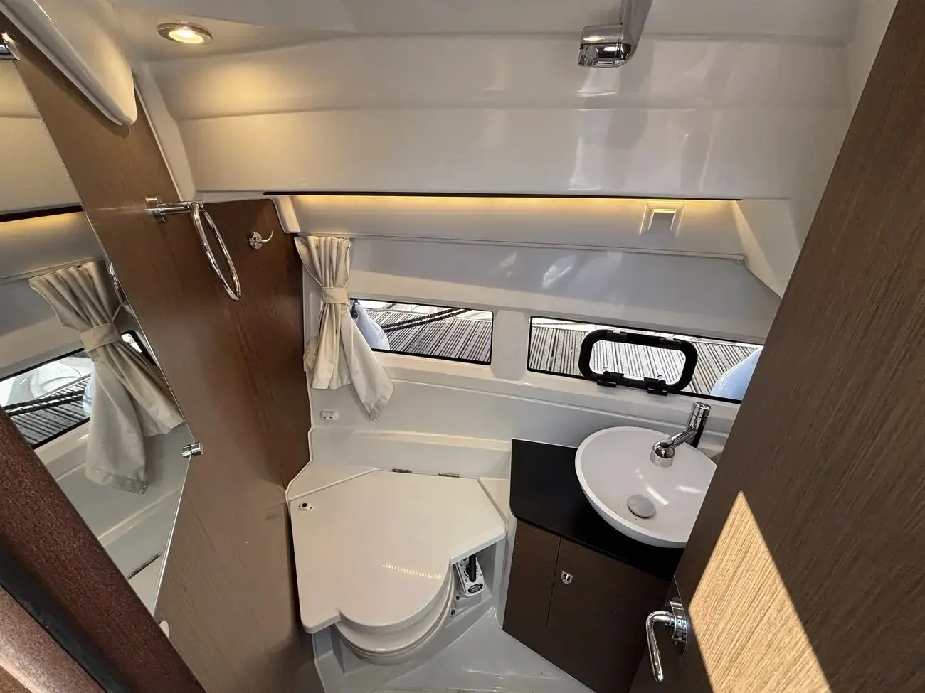2023 Jeanneau Merry Fisher 895 image 10