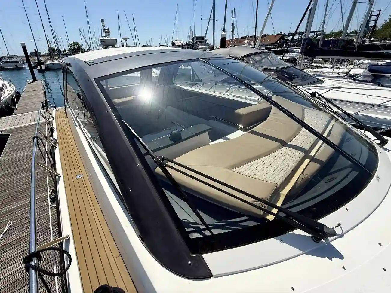 2010 Sealine SC47 image 14